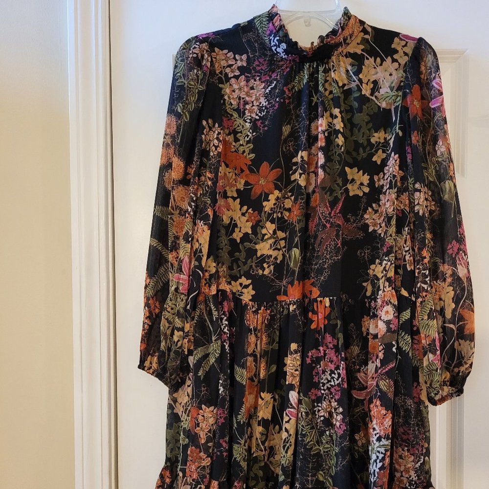 Melonie T Floral Knee Length Dress - Size 8